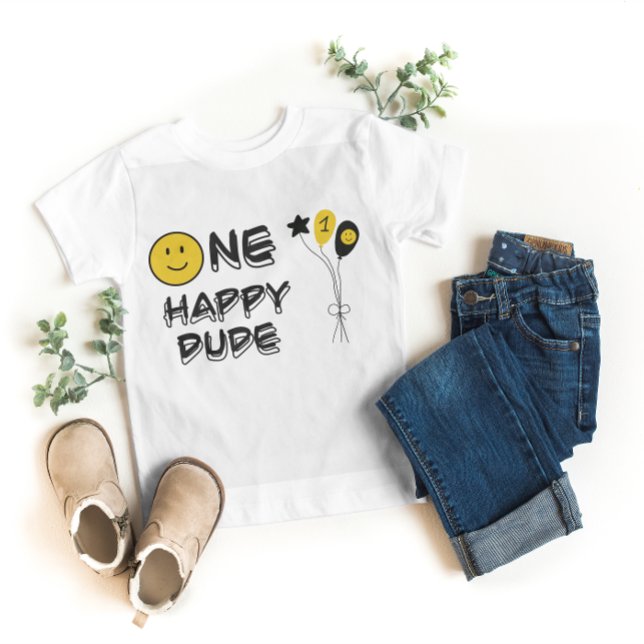 Camiseta Un tipo feliz sonrisa amarilla primer niño cumplea (Subido por el creador)