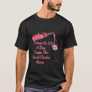 Camiseta Un Vaso Al Día Mantiene Al Médica Del Corazón Alej