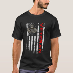 Camiseta Un veterano paracaidista con pabellón de la bander