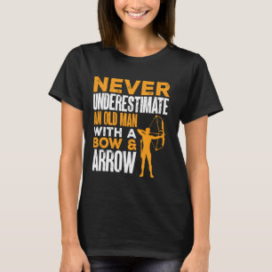 Camiseta Un Viejo Con Arco De Flechas Y Flechas