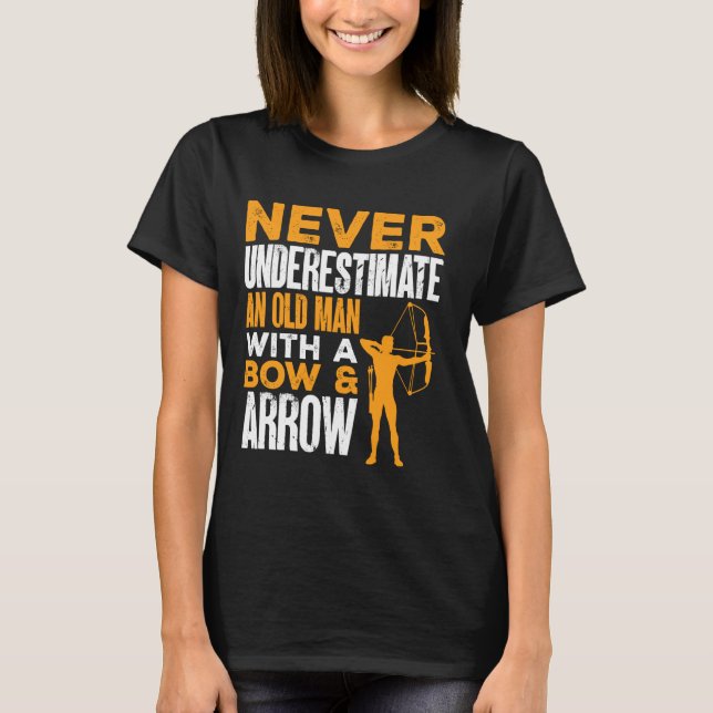 Camiseta Un Viejo Con Arco De Flechas Y Flechas (Anverso)