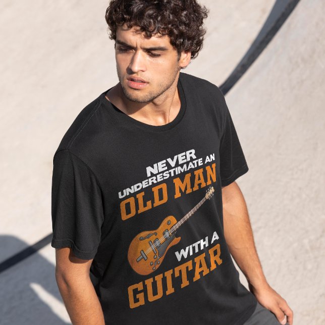 Camiseta Un Viejo Con Un Negro De Guitarra (Subido por el creador)