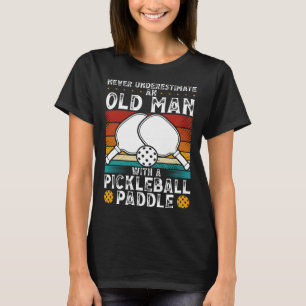 Camiseta Un viejo con una paleta de pickleball estampado en