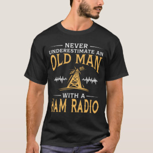 Camiseta Un viejo hombre con un equipo de radio-aficionado