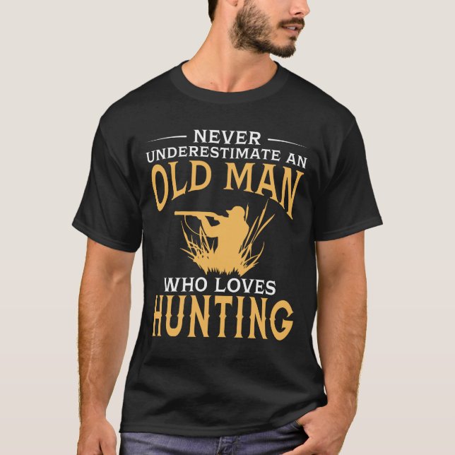 Camiseta Un viejo hombre que ama el cazar (Anverso)