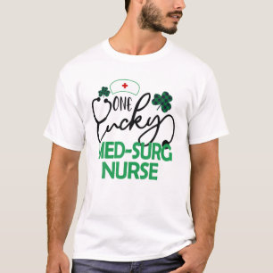 Camiseta Una afortunada enfermera de Surg Med St. Patrick's
