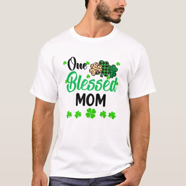 Camiseta Una afortunada mamá enamorada St. Patrick's Day Ir (Anverso)