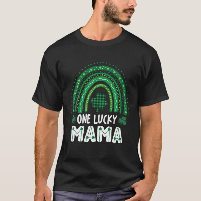 Camiseta Una afortunada mamá Shamrock Patrick's Day Rainbow (Anverso)