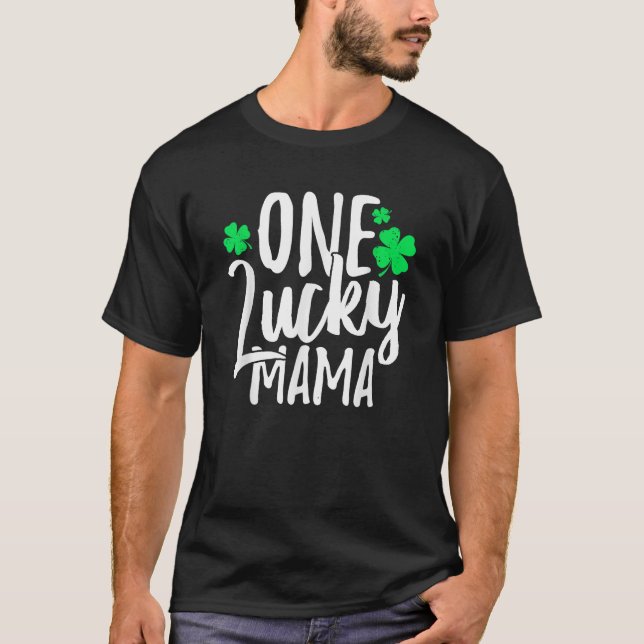 Camiseta Una afortunada mamá St Patrick Día Shamrock Family (Anverso)