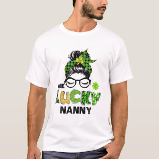 Camiseta Una afortunada niñera desordenada leopardo de los