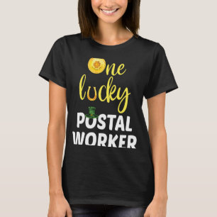 Camiseta Una afortunada trabajadora postal de San Patricio