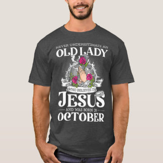 Camiseta Una anciana que cree en Jesús y nació