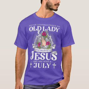 Camiseta Una anciana que cree en Jesús y nació