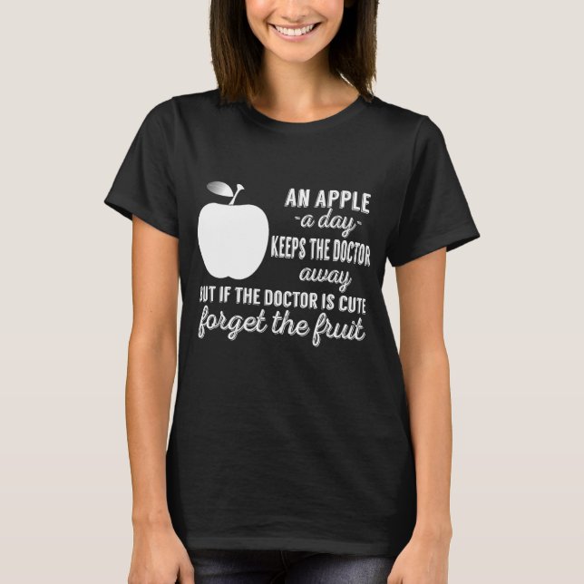 Camiseta Una Apple Al Día Mantiene Al Médica Alejado (Anverso)