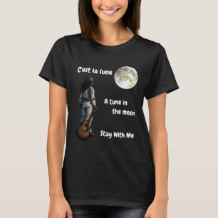 Camiseta una astronauta en la luna con una guitarra