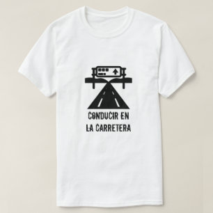 Camiseta Una autopista y texto: conducir en la carretera