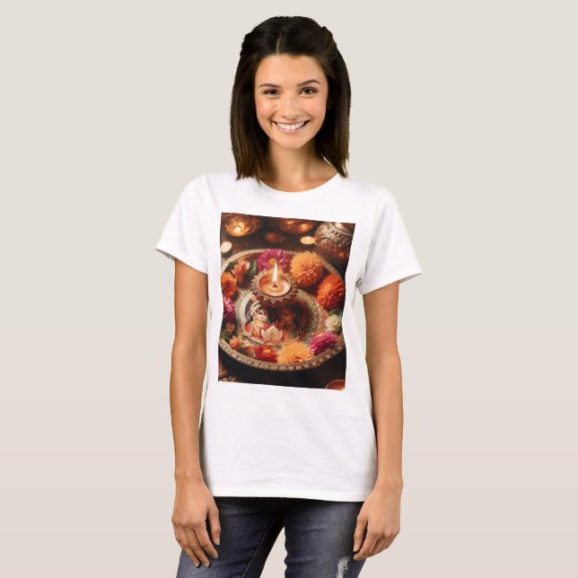 Camiseta una bandeja con una vela y flores sobre ella (Anverso completo)