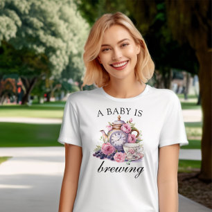 Camiseta Una Bebé se está Preparando Tetera y Tazas de Té V