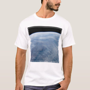 Camiseta Una Caída De Humo Sobre El Sur De África Tropical.