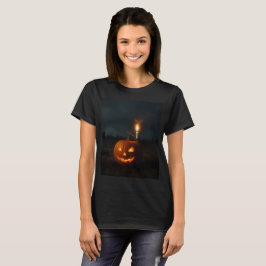 Camiseta una calabaza con una vela que dice halloween