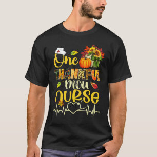 Camiseta Una calabaza de estetoscopio de una enfermera agra