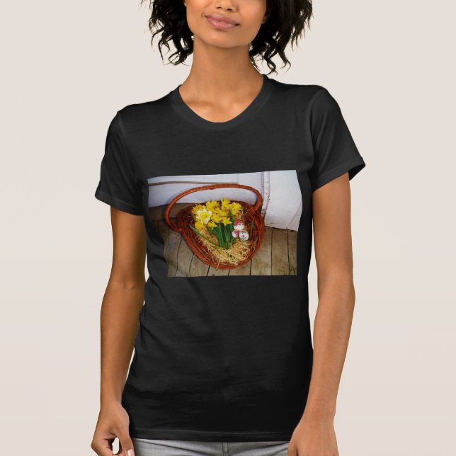 Camiseta Una cesta de folletos amarillos y huevo de Pascua  (Anverso)