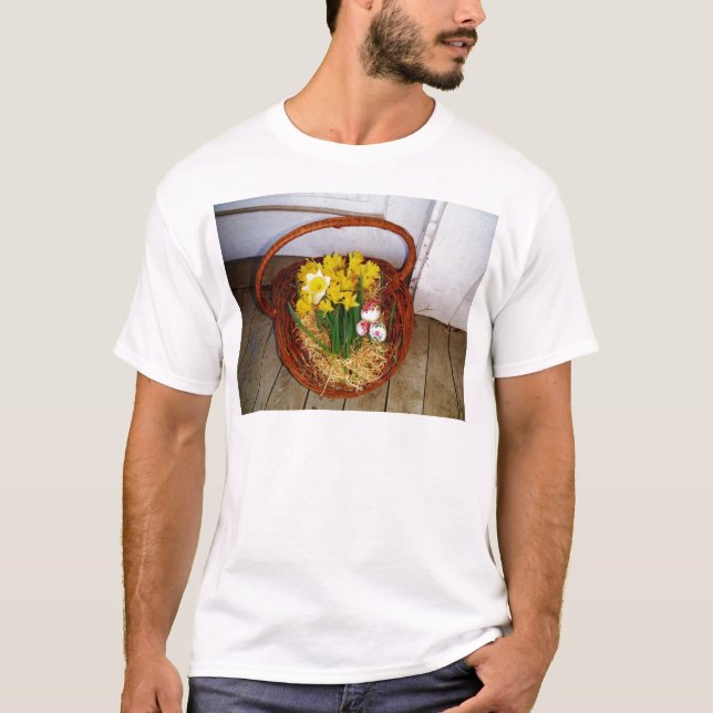 Camiseta Una cesta de folletos amarillos y huevo de Pascua  (Anverso)