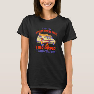 Camiseta Una Chica De Su Cabina De Cableado Apuntando A Gri