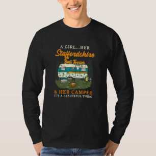 Camiseta Una Chica Su Staffordshire Bull Terrier Y Su Campa