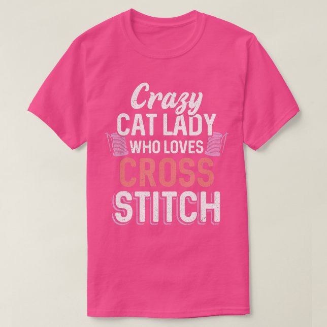 Camiseta Una Dama De Gato Loco Que Ama La Aguja De Endureci (Diseño del anverso)