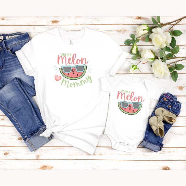 Camiseta Una En Melón Mami (Let your mommy know she is one in a melon with this cute watermelon shirt! )
