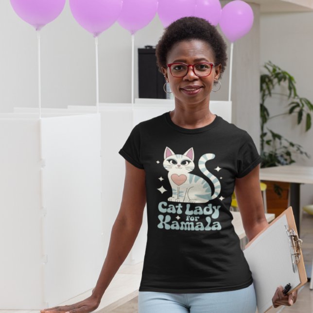 Camiseta Una encantadora dama de gato apoya orgullosamente  (Subido por el creador)