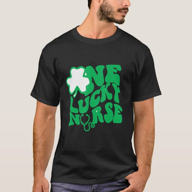 Camiseta Una Enfermera Afortunada Rn Icu Er St Patricks Day (Anverso)