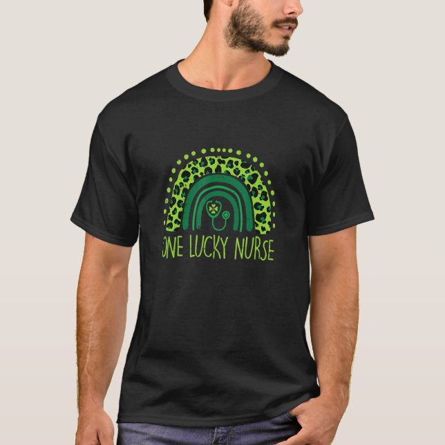 Camiseta Una Enfermera Afortunada Rn Icu Er St Patricks Day (Anverso)