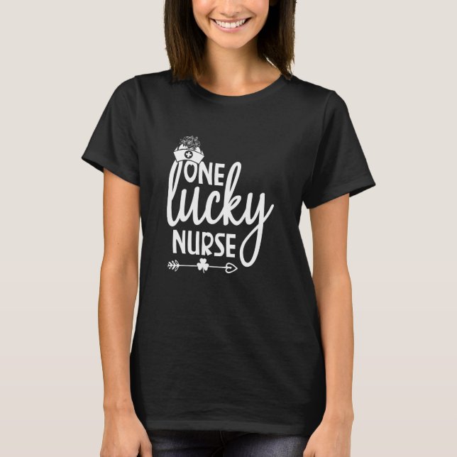 Camiseta Una Enfermera Afortunada RN UCI ER Cute St Patrick (Anverso)