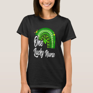 Camiseta Una enfermera afortunada Scrub Rn Día de San Patri