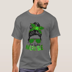 Camiseta Una enfermera afortunada y desordenada, un chico a