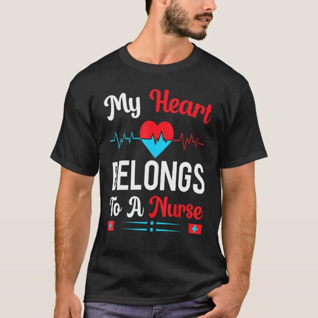 Camiseta Una Enfermera Amigo Cita Que Mi Corazón Pertenece  (Anverso)