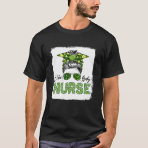Camiseta Una enfermera desordenada Bun Shamrock St Patricks