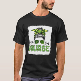 Camiseta Una enfermera desordenada Bun Shamrock St Patricks