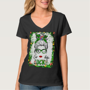 Camiseta Una esposa afortunada Messy Bun Shamrock St Patric