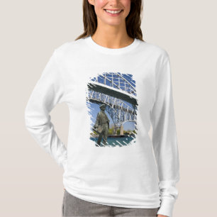Camiseta Una estatua de Thomas Edison del artista local Min