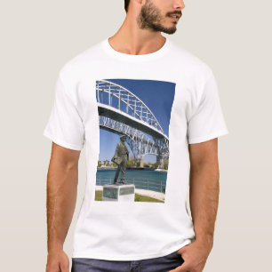 Camiseta Una estatua de Thomas Edison del artista local Min