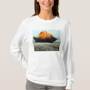 Camiseta Una explosión entra en erupción