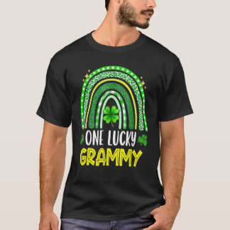 Camiseta Una familia divertida y afortunada de Grammy St Pa