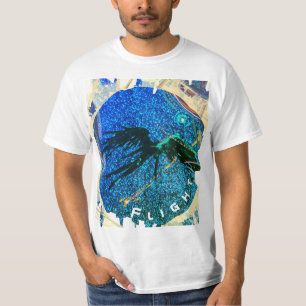 Camiseta Una figura alada oscura sobrevolando el espacio