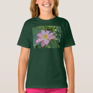 Camiseta Una flor de loto vibrante