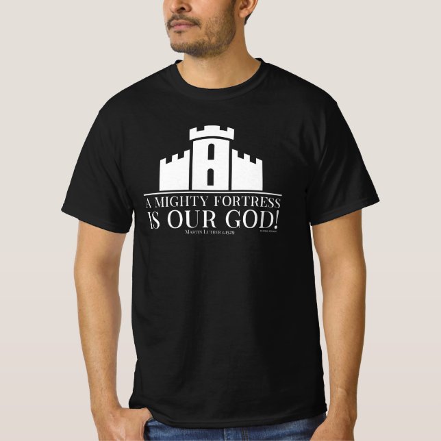 Camiseta Una Fortaleza Poderosa Es Nuestro Dios (Anverso)