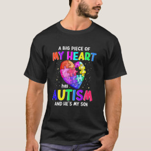 Camiseta Una Gran Pieza De Mi Corazón Tiene Autismo