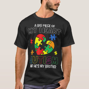 Camiseta Una gran pieza de mi corazón tiene autismo Él es m